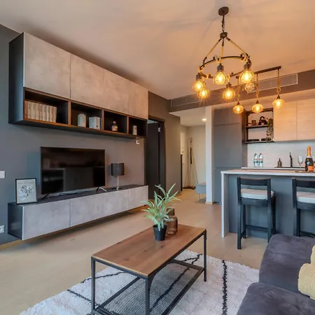 Skypark With Free Parking *