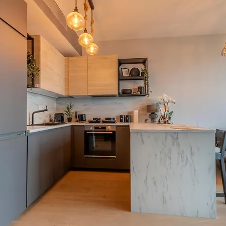 Skypark With Free Parking *