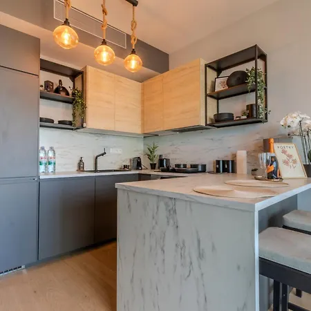 Skypark With Free Parking Lägenhet *