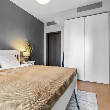 Skypark 1-Bedroom Apartment On Floor 10 With City View And Parking By Skyviews Appartement *