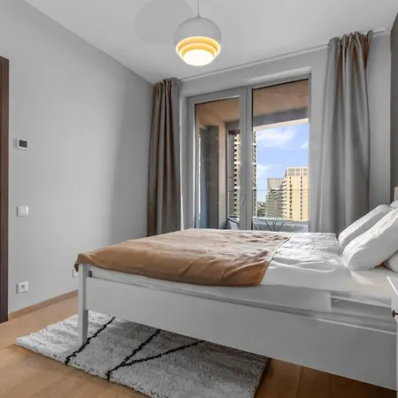 Skypark 1-bedroom On Floor 10 With View And Parking By Skyviews * Pozsony