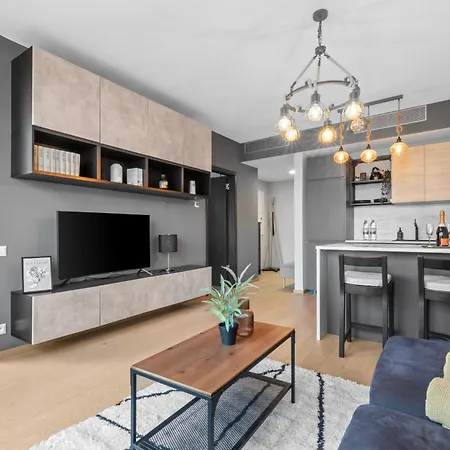 Skypark With Free Parking *