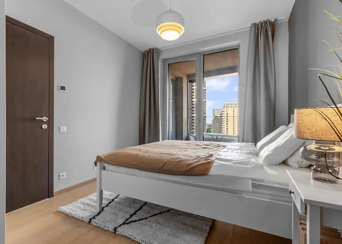 Skypark 1-Bedroom Apartment On Floor 10 With City View And Parking By Skyviews * Братислава