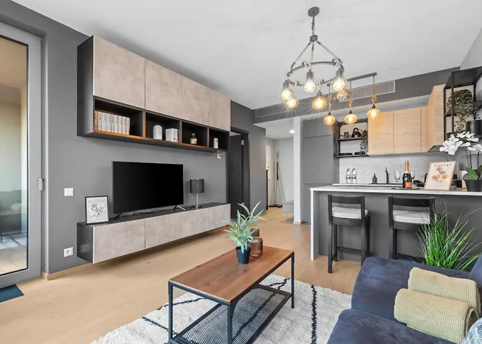 Skypark 1-Bedroom Apartment On Floor 10 With City View And Parking By Skyviews *