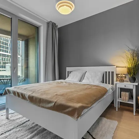 Skypark 1-Bedroom Apartment On Floor 10 With City View And Parking By Skyviews * ברטיסלאבה