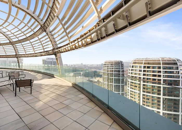 Skypark 1-Bedroom Apartment On Floor 10 With City View And Parking By Skyviews ברטיסלאבה