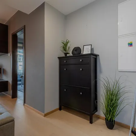 Skypark With Free Parking *