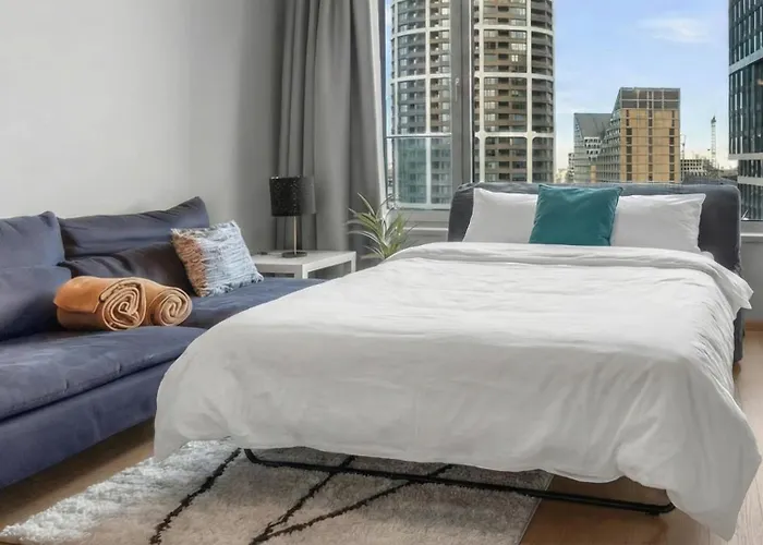 Skypark 1-Bedroom Apartment On Floor 10 With City View And Parking By Skyviews شقة براتسيلافا